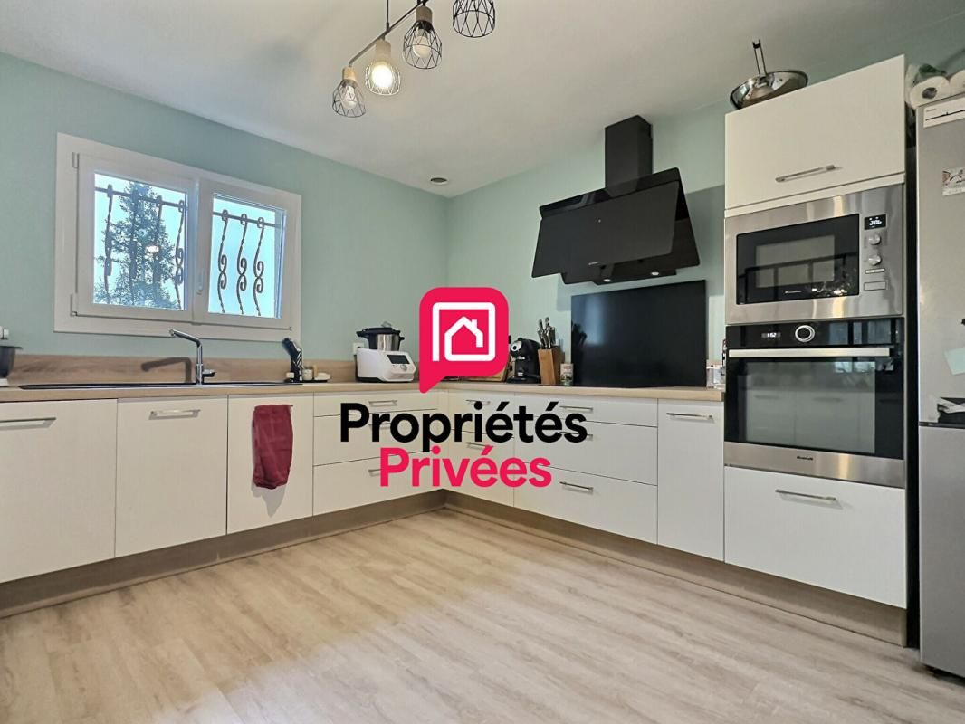 CESTAS DEPT 33 - CESTAS BOURG - Maison Cestas 6 pièce(s) 162 m2, terrasse de18m2, garage, jardin de 931m2 avec piscine 3