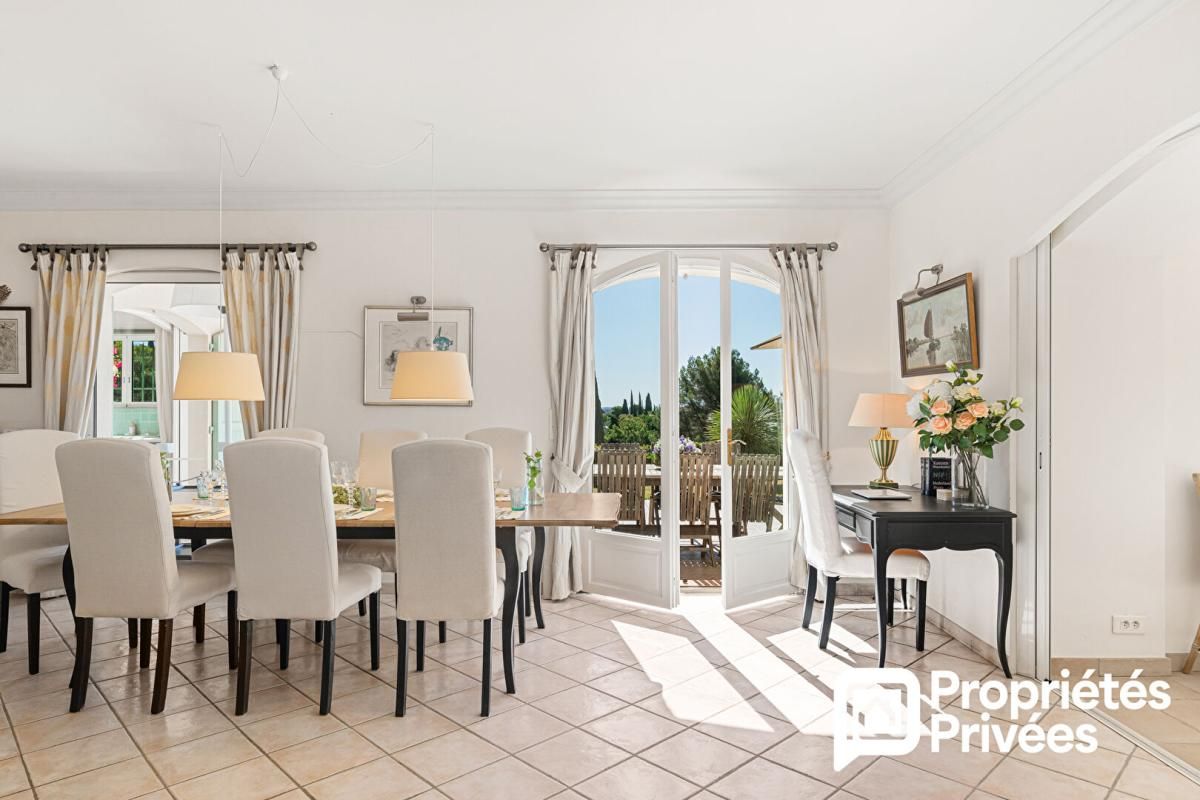 PEYMEINADE Villa de plain-pied avec grand garage et piscine au calme et vue dégagée 4