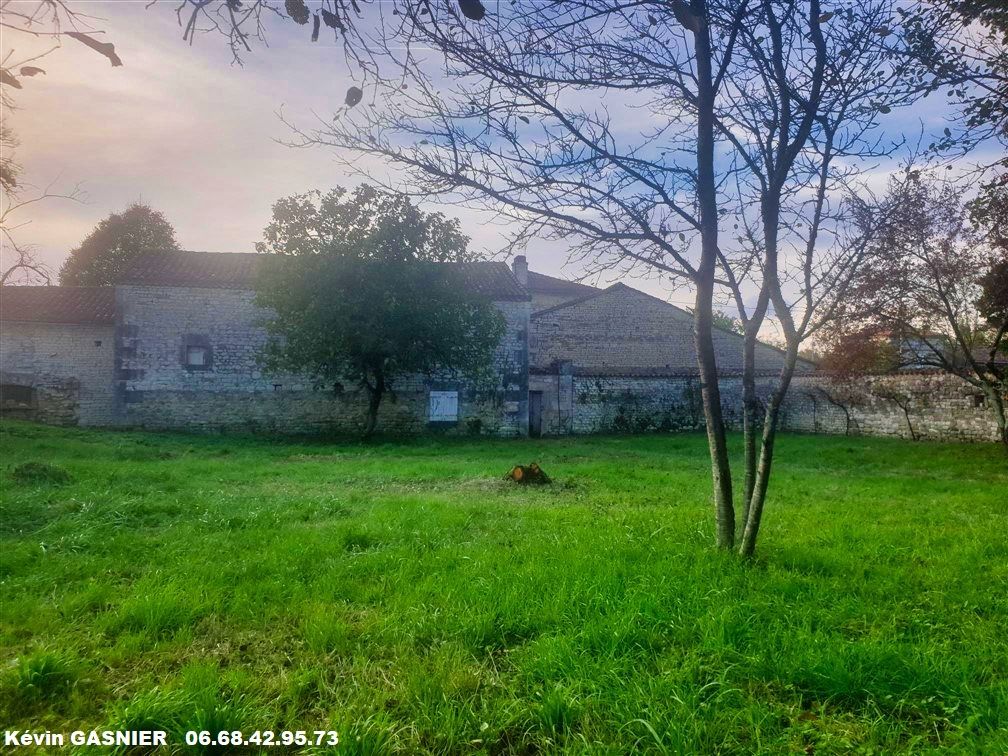 CHAMPNIERS CHAMPNIERS (16430) : Terrain constructible proche zone commerciale 3