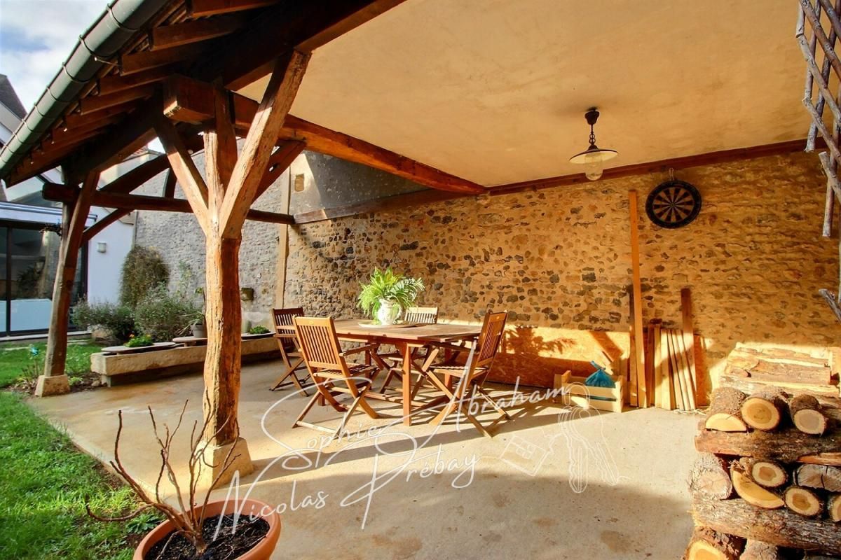 MEREVILLE Charme et volumes : magnifique maison en pierre au coeur de Méréville 2