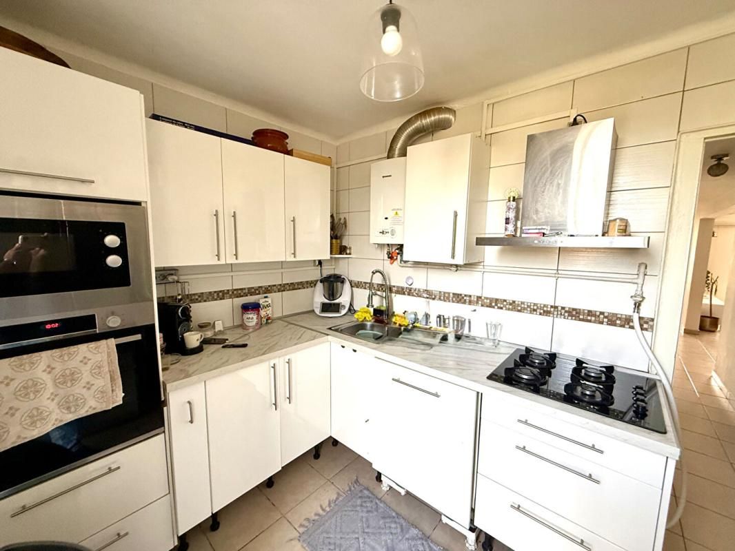 MARSEILLE-15E-ARRONDISSEMENT Appartement T3, vendu avec locataire 3