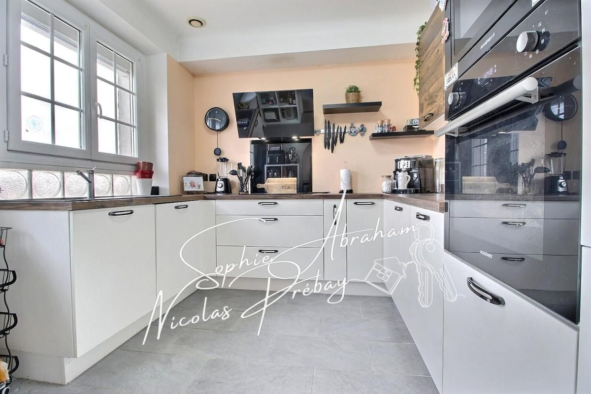 CROTTES-EN-PITHIVERAIS Maison avec sous-sol et terrain 1