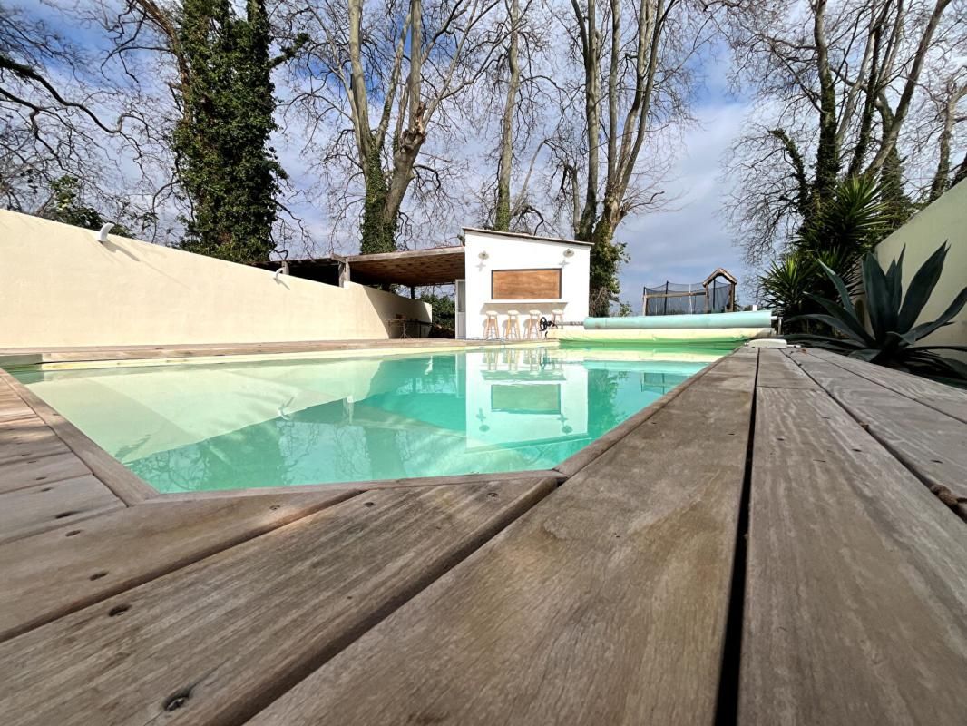 Magnifique maison en R+1 de 200 m² environs de style mas sans vis-à-vis avec grande piscine 8 sur 4