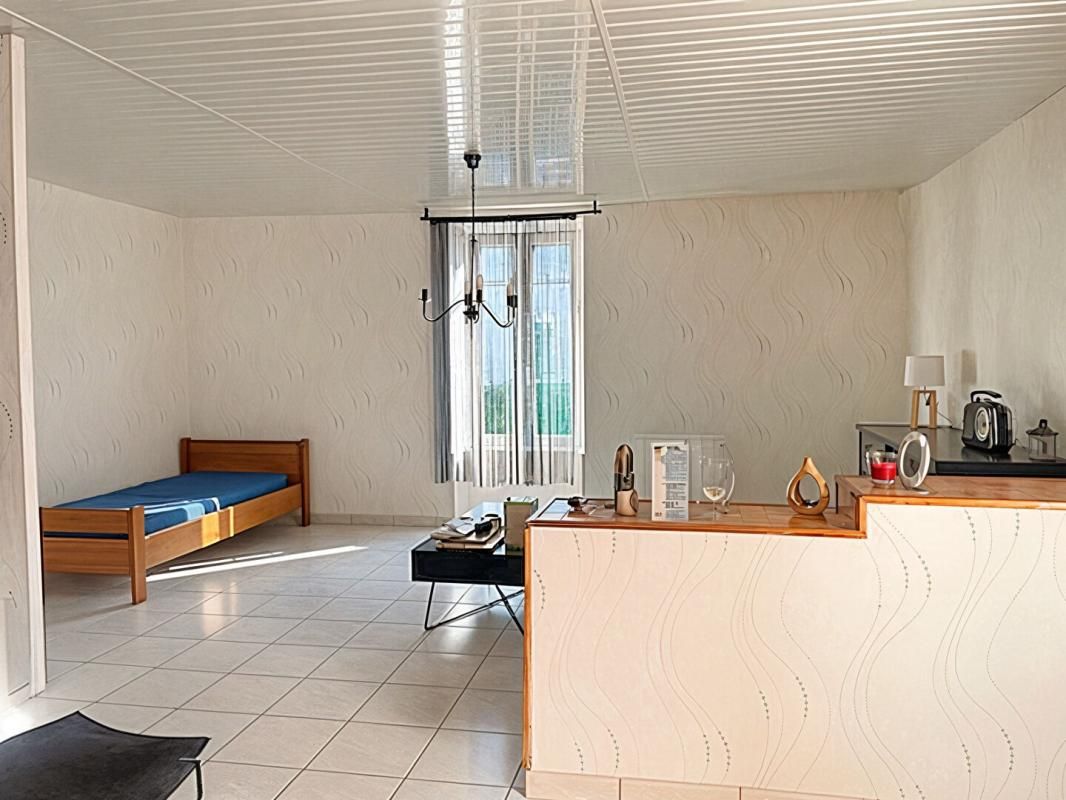 LONGEVES Maison à rénover avec beau potentiel ? 105 m² ? Proche La Rochelle 2