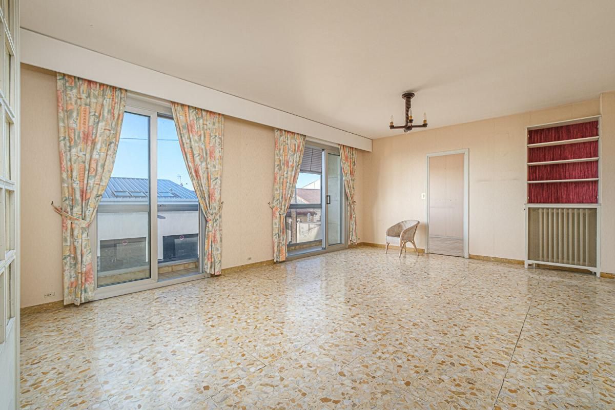 MARSEILLE-8E-ARRONDISSEMENT Appartement 4 pièce(s) 118 m2 vue mer, jardin partagé, box de garage 3