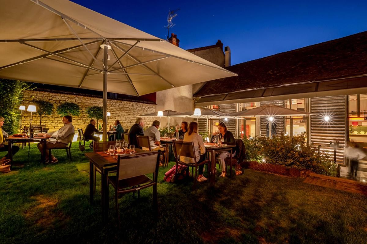 BEAUNE 21200 Secteur BEAUNE - Murs commerciaux (ancien restaurant tout équipé) 160 M² 1