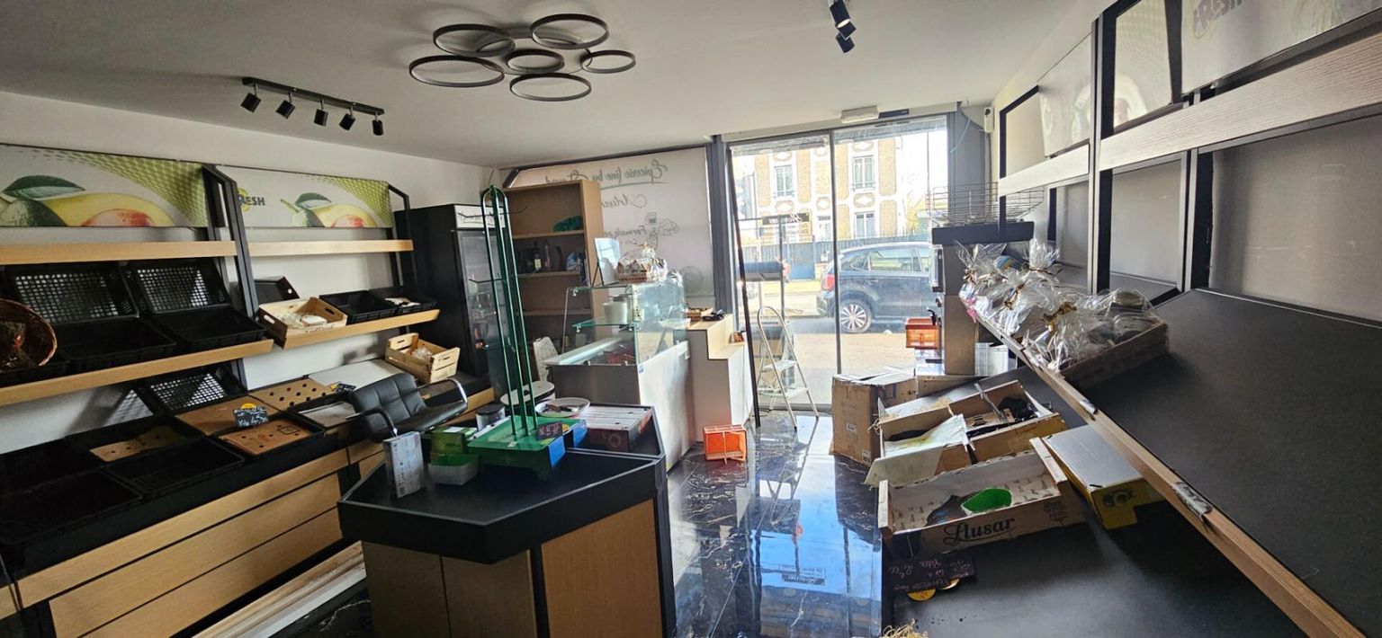 SAINT MARD -  2 boutiques High-tech et épicerie