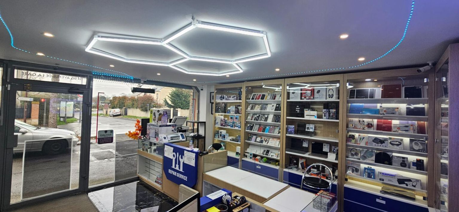 SAINT-MARD SAINT MARD -  2 boutiques High-tech et épicerie 4