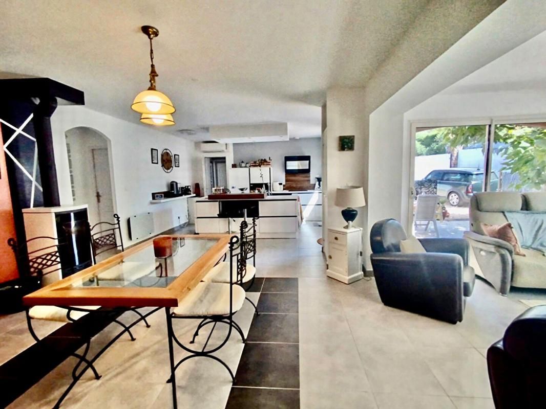 SAINT-MAXIMIN-LA-SAINTE-BAUME Maison avec piscine et double garage Saint Maximin La Sainte Baume 7 pièce(s) 130 m2 3