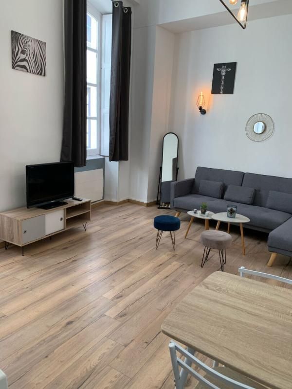 NIMES 30. GARD. Nîmes. Magnifique appartement entièrement rénové de 64 m² au coeur de l'écusson 4