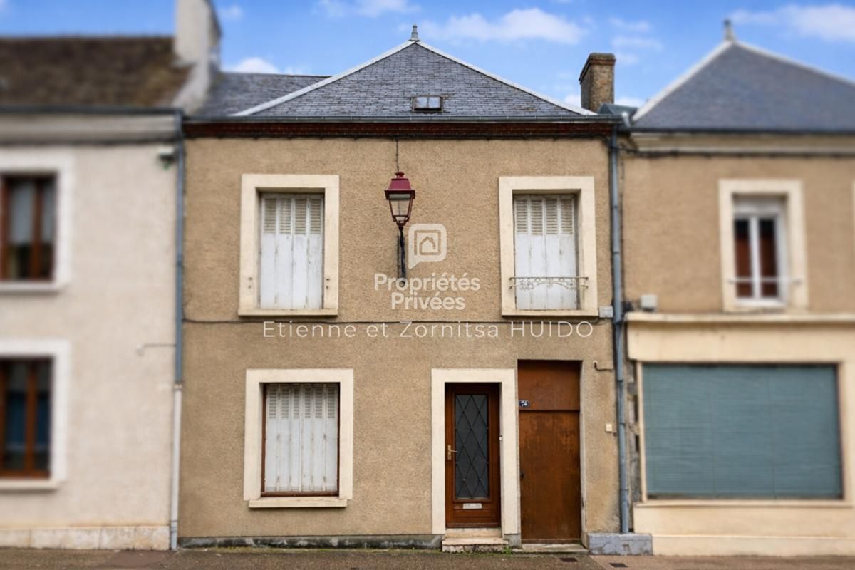 VATAN Maison de ville à rénover - Fort potentiel - Dépendances - Centre de Vatan 1