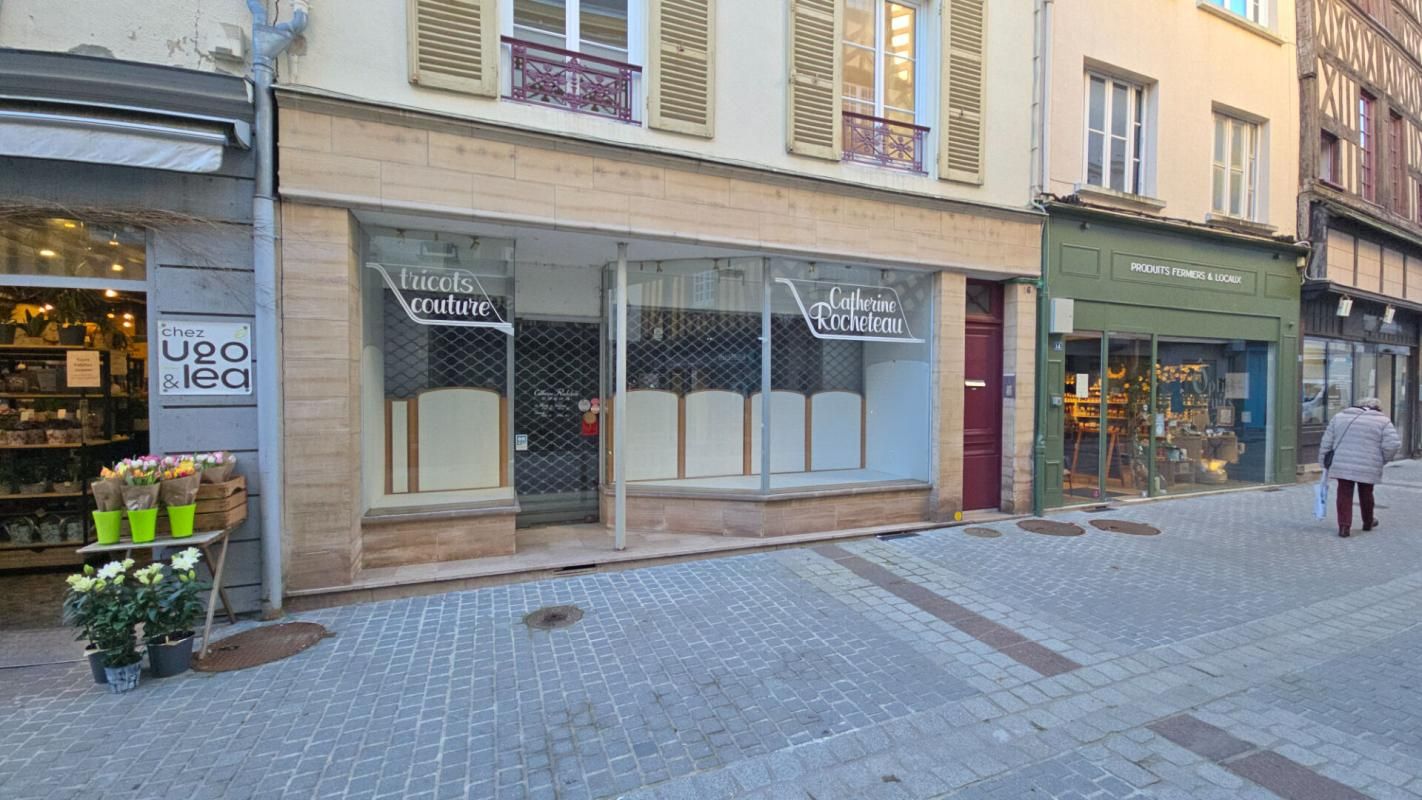 DREUX 28100 DREUX - Local commercial 72 m2 emplacement  N°1 bis 3