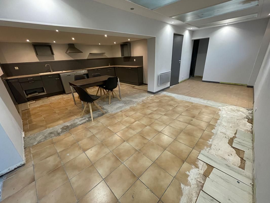 SECLIN Semi-flammande de 122m2, quartier Burgault à rénover 3