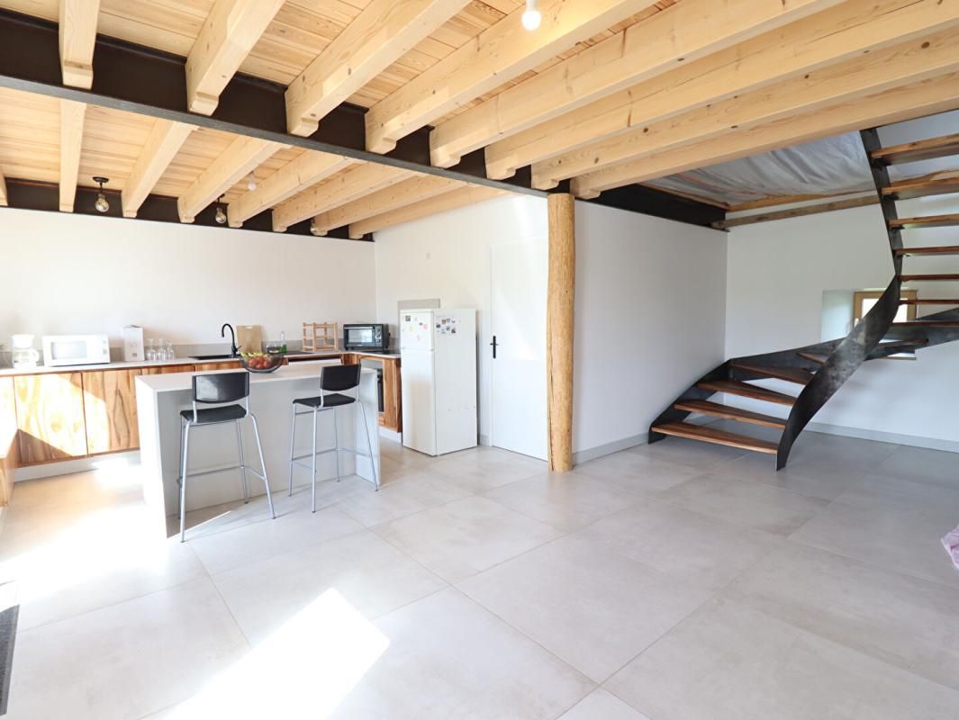 AMBERT Maison Ambert 6 pièces +/-250 m2 + 3ha de terrain environ 4