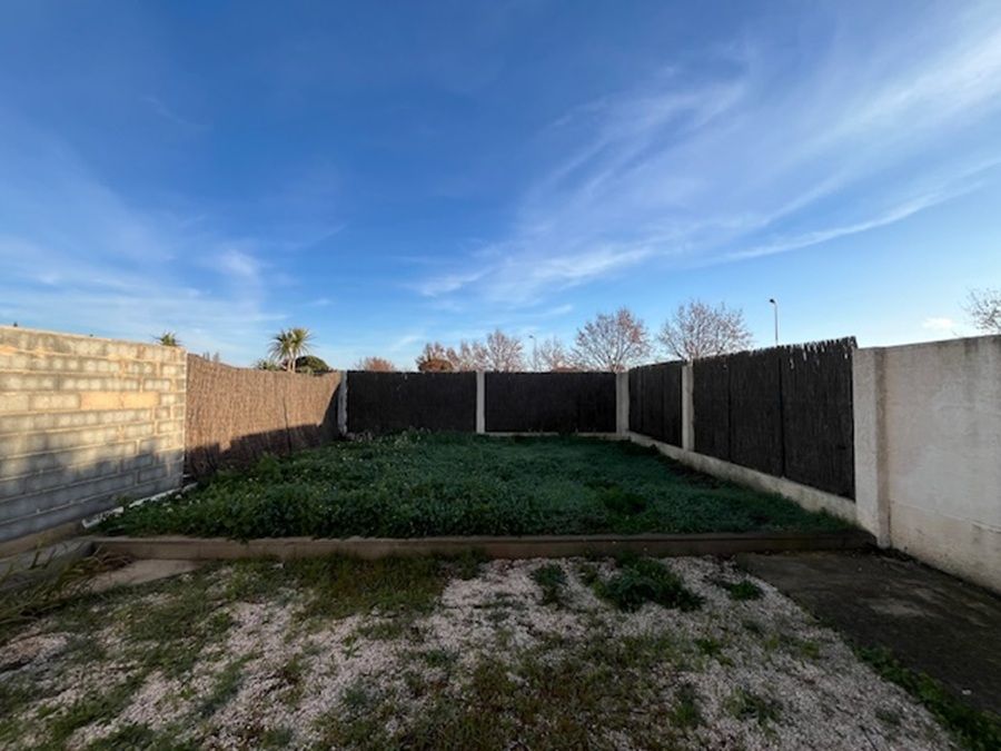 BAGES Superbe Terrain plat et clôturé de 182 m2 constructible avec permis acceptée sur la commune de Bages 4