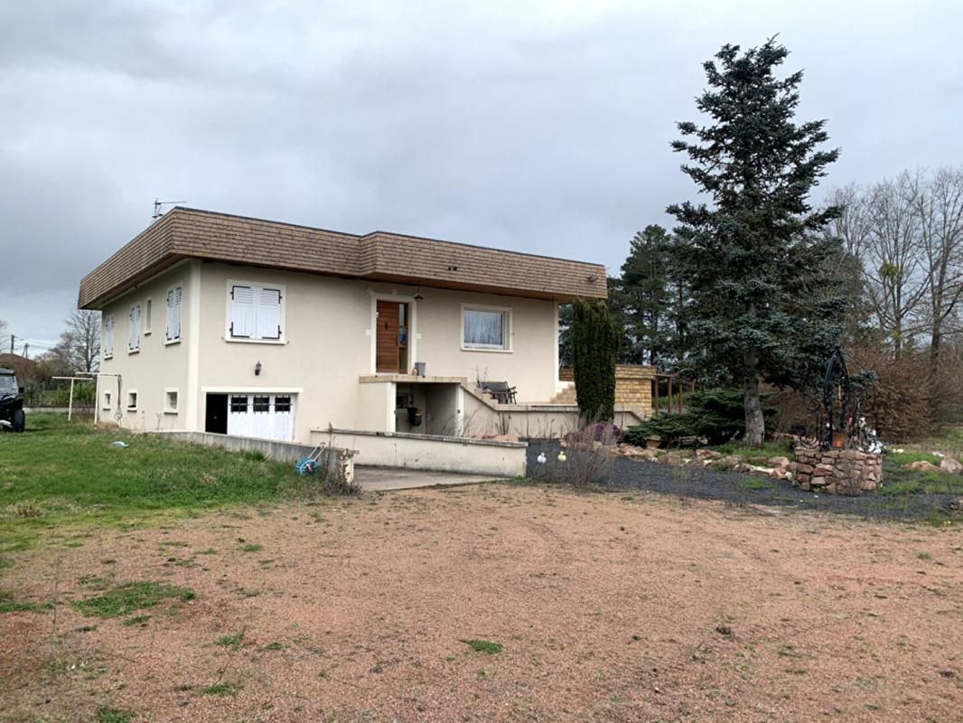 ROANNE En Exclusivité Maison située à Riorges 7 pièces 187 m2, terrain 4500 m2 2