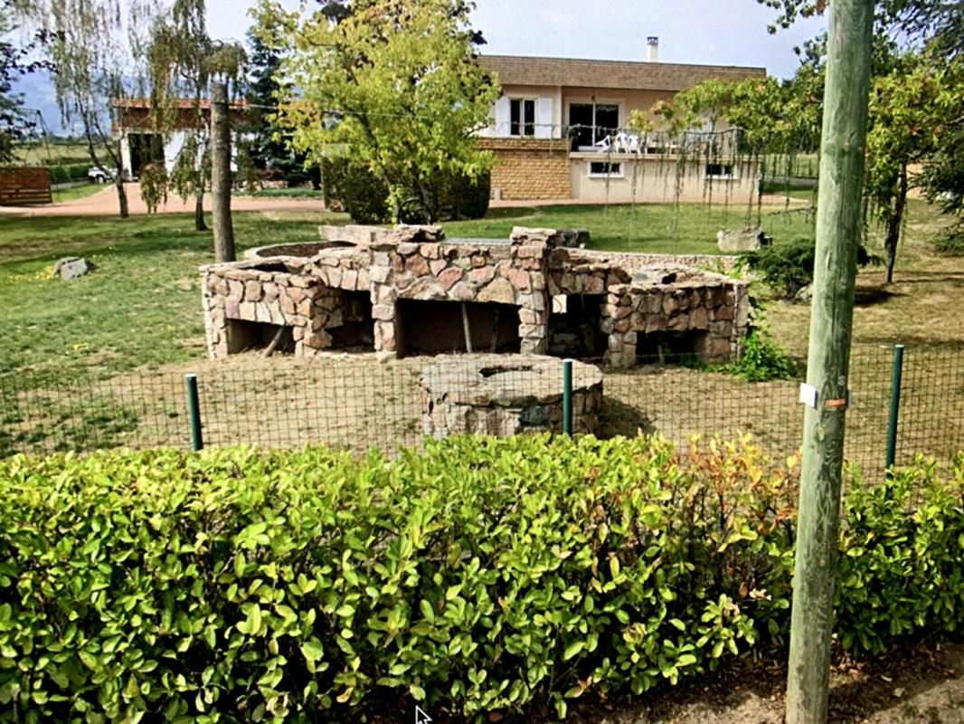 RIORGES En Exclusivité Maison située à Riorges 7 pièces 187 m2, terrain 4500 m2 2