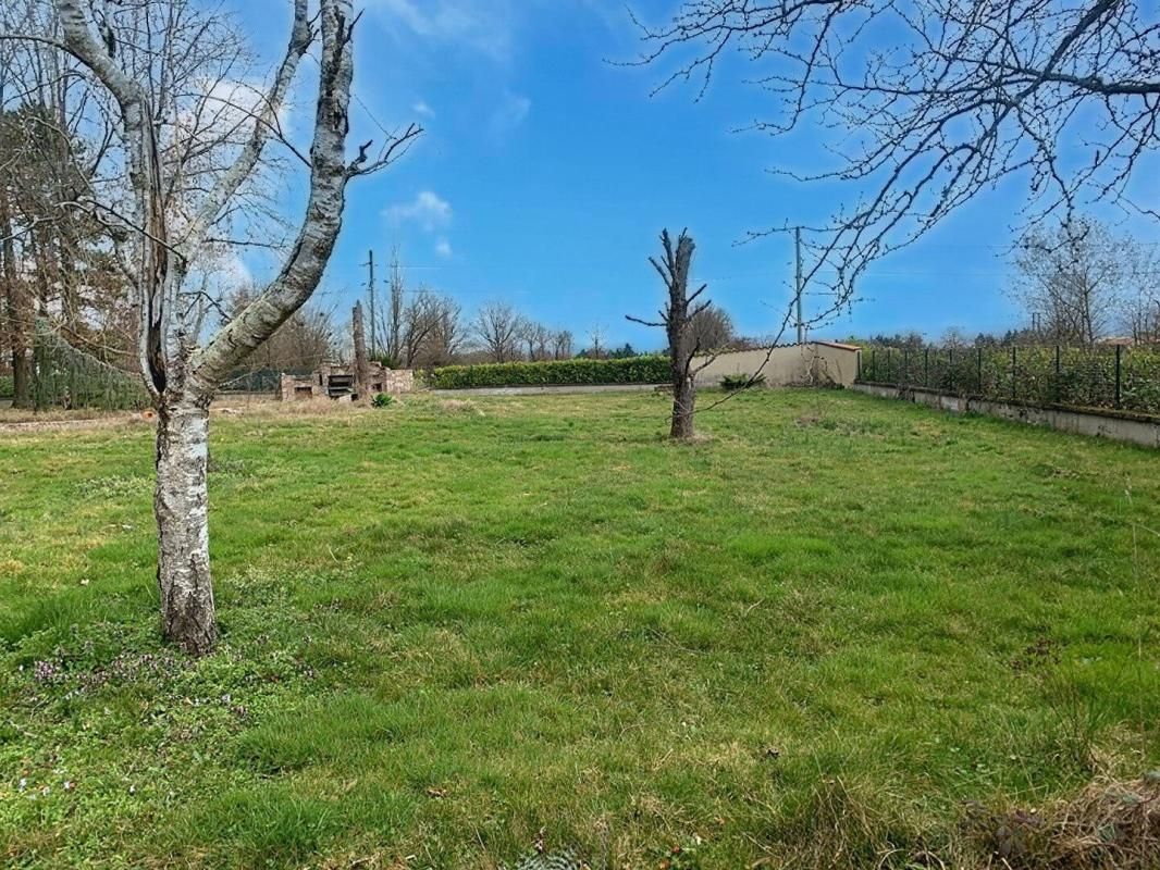 RIORGES En Exclusivité Maison située à Riorges 7 pièces 187 m2, terrain 4500 m2 3