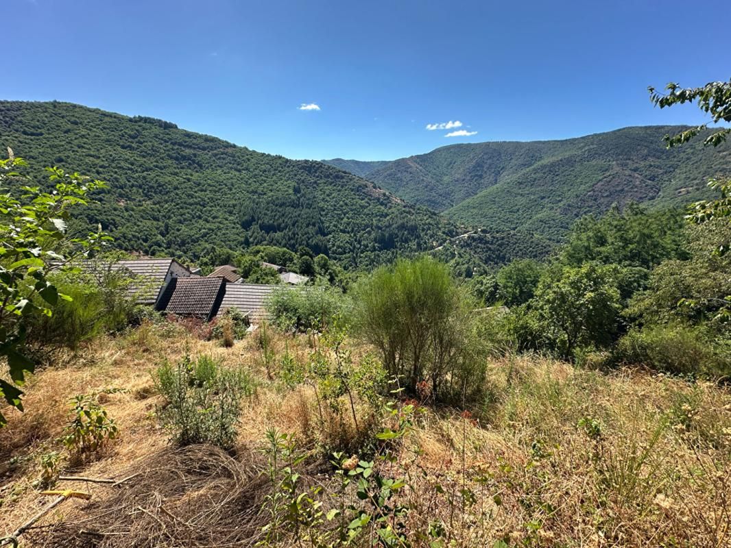 SABLIERES Authentique maison de hameau avec dépendances et vue dégagée 2