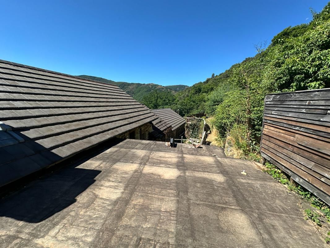 SABLIERES Authentique maison de hameau avec dépendances et vue dégagée 4
