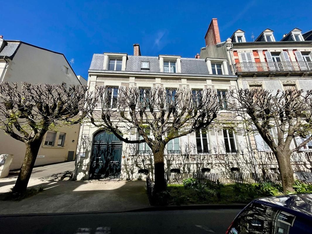 NEVERS IMMEUBLE DE RAPPORT - NEVERS CENTRE-VILLE - 448 M² AVEC COUR, GARAGES ET CAVE 3