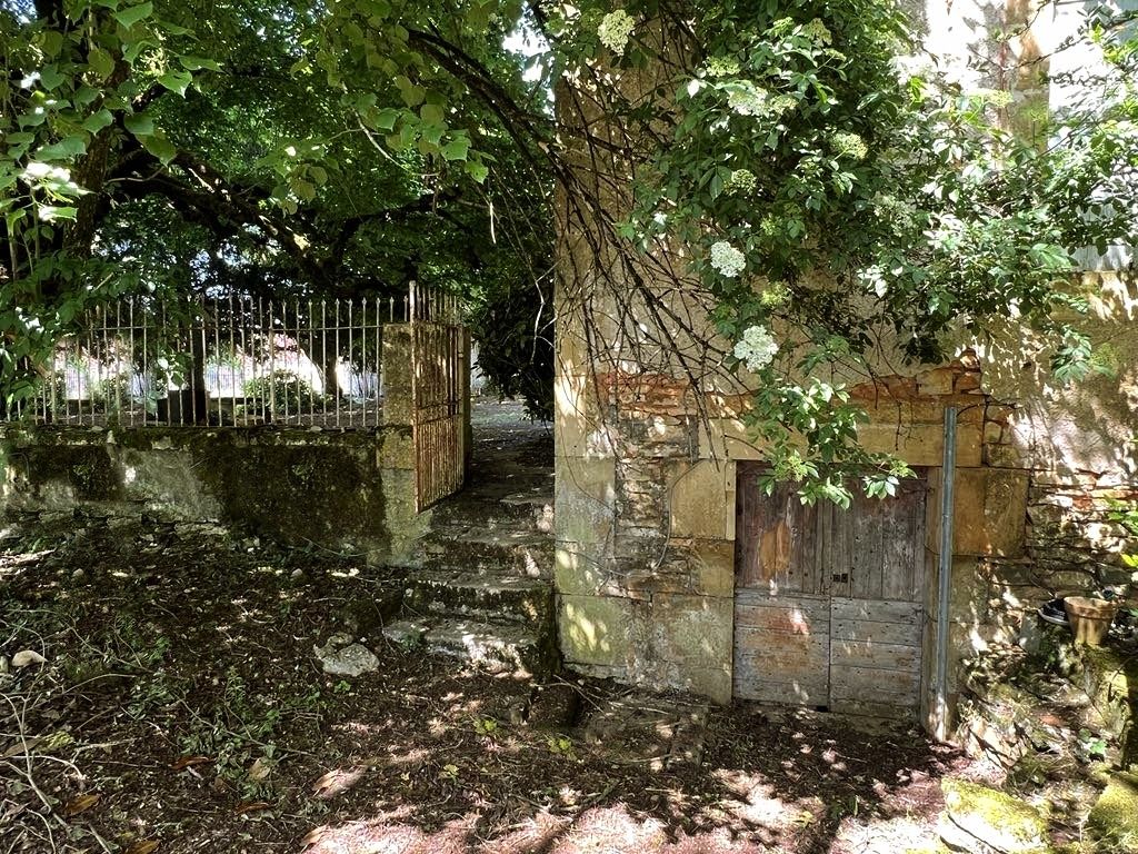 COULAURES Maison de Maitre à Coulaures 7 pièce(s) 160 m2 2