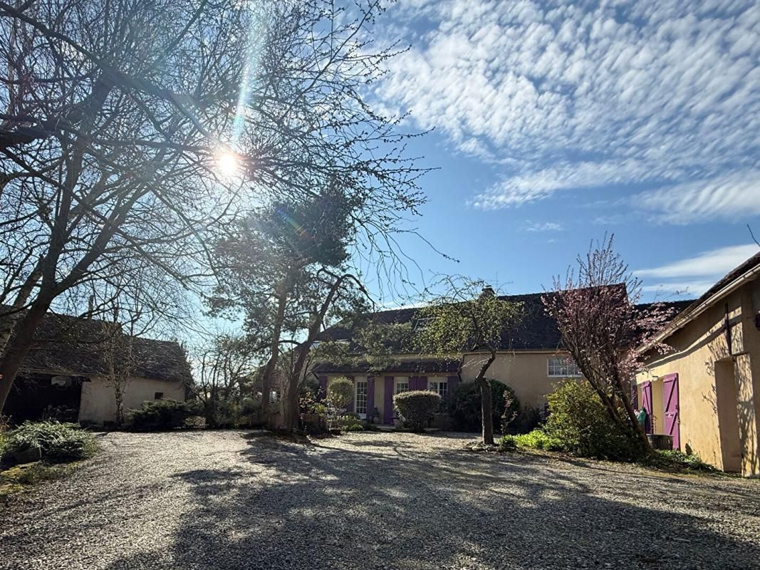 Ancienne ferme rénovée à proximité de  Mamers 10 pièce(s) 230 m2