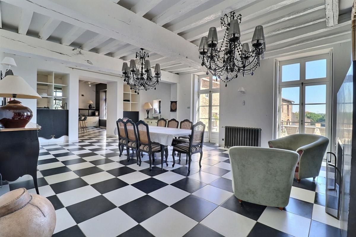 CHOLET BUSINESS CHÂTEAU D'EXCEPTION DE 505 m² 1