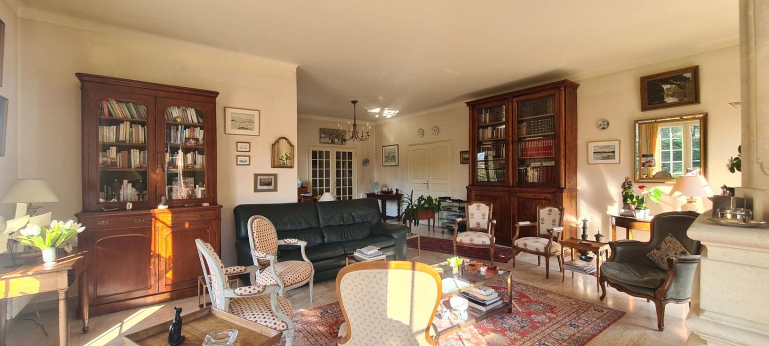 GETIGNE Maison Gétigné 11 P . 6 Chs . Bureaux . 274.92 M² . T 6832 M² . Garage . Cave . Salle de jeux . Bucher 2