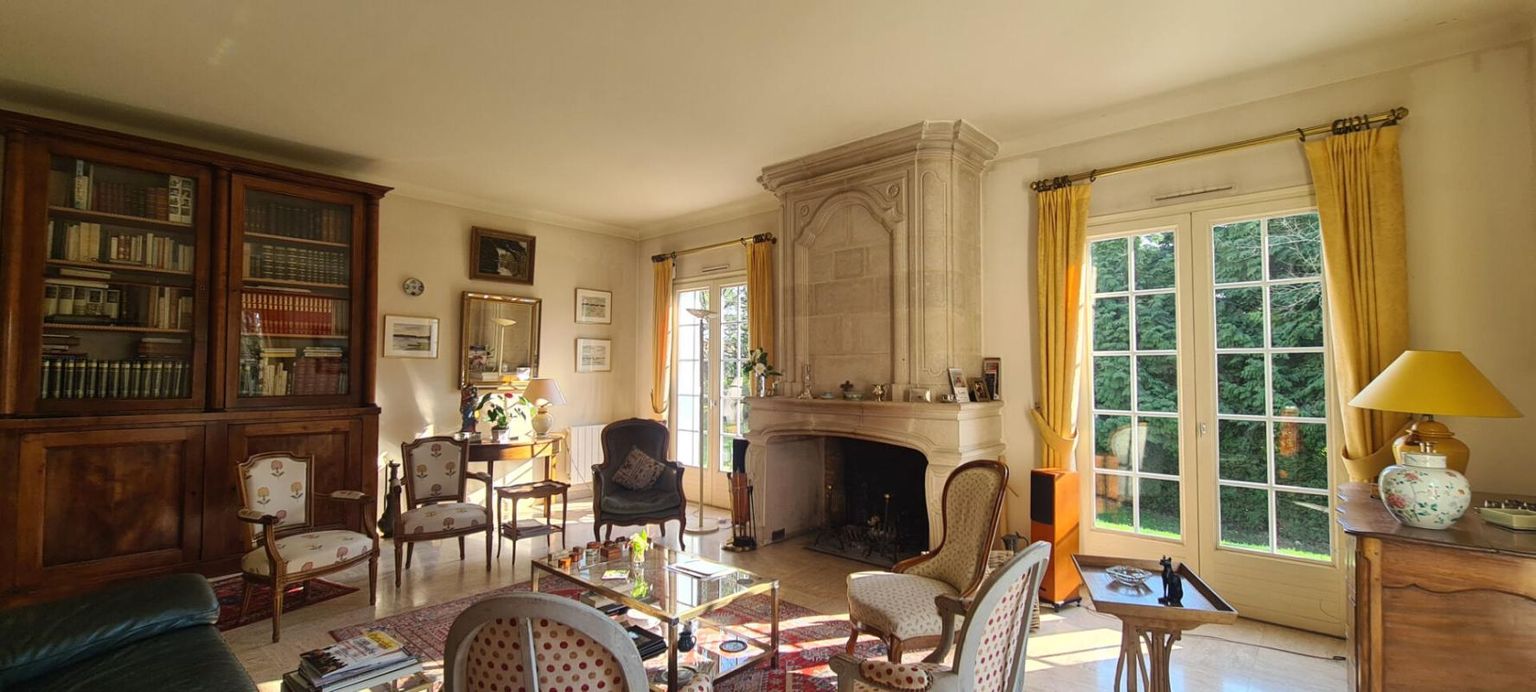 GETIGNE Maison Gétigné 11 P . 6 Chs . Bureaux . 274.92 M² . T 6832 M² . Garage . Cave . Salle de jeux . Bucher 3