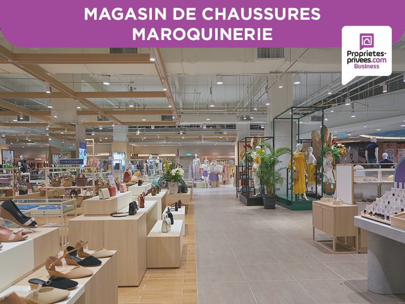 75018 PARIS - Maroquinerie, Chaussures, Accessoires de mode,120 m²,  vitrine 12 mètres