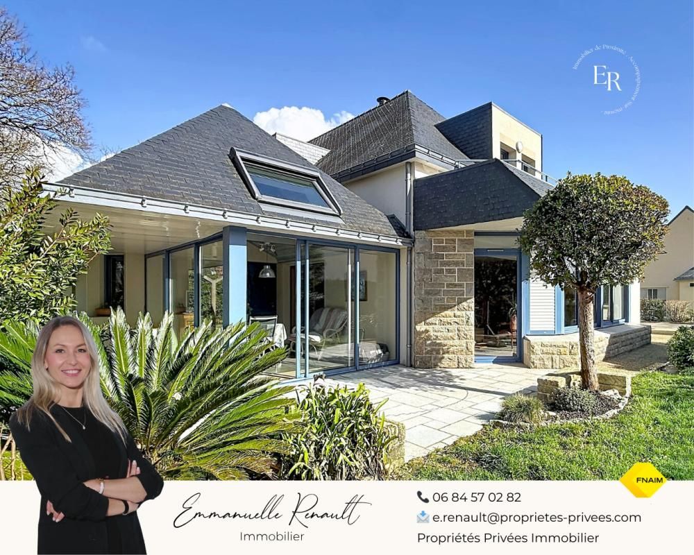 SURZUR Maison d'architecte de 220 m² avec studio indépendant, sur 725 m² de terrain. Domaine résidentiel recherché en fond d'impasse. SURZUR 1