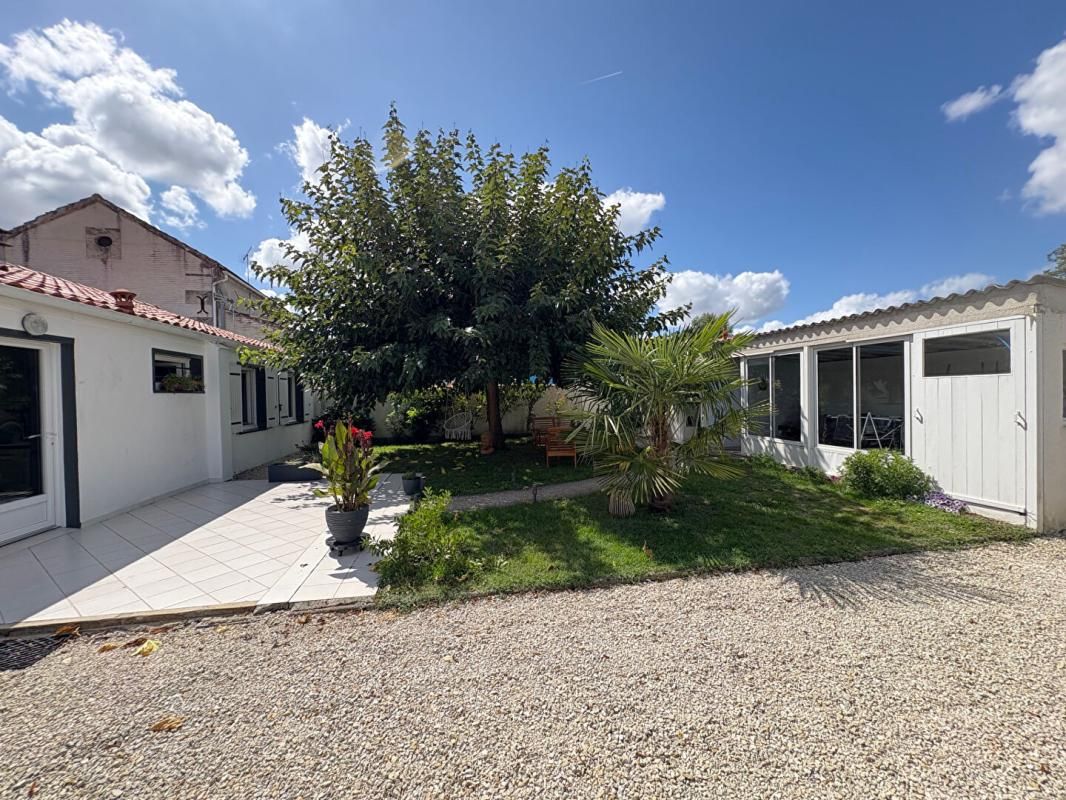 CHERAC EXCLUSIVITE Maison de plain pied 98 m2 3 chambres 1