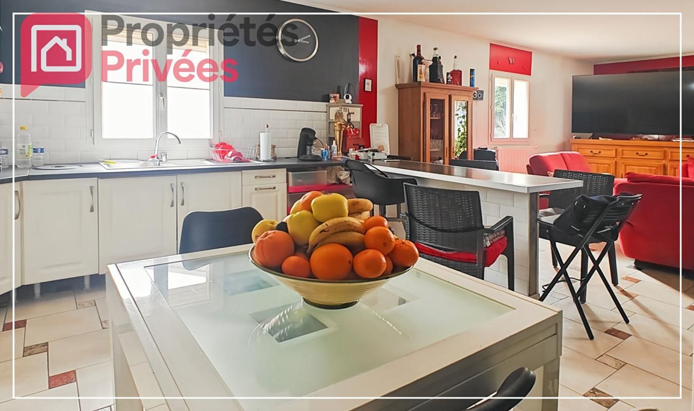 ARLES MANDAT EXCLUSIF - Immeuble composé de deux T4, deux T3, Piscine, Pool House et deux locaux commerciaux 4