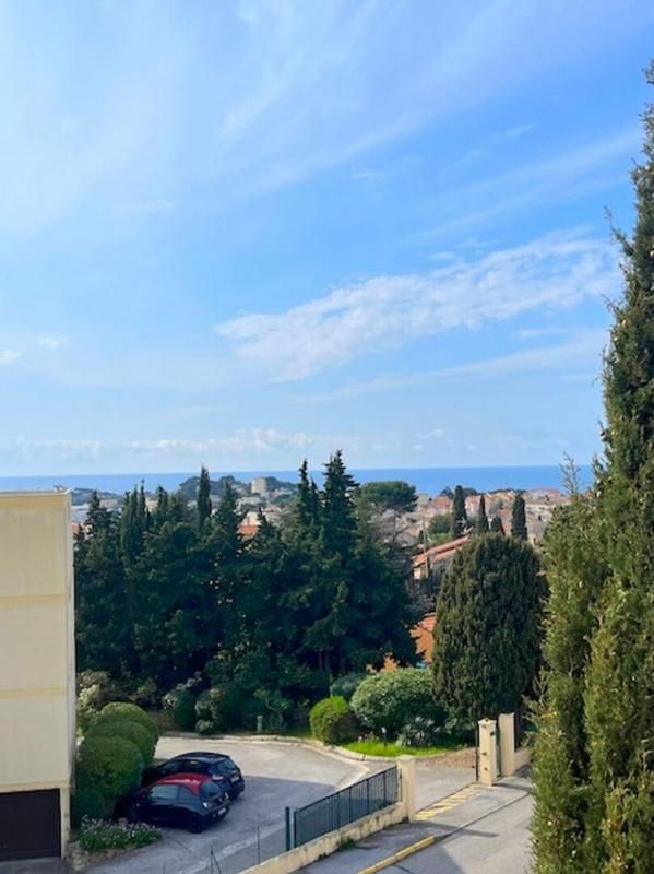 BANDOL Bandol studio avec mezzanine, terrasse vue mer, à pied du centre 4