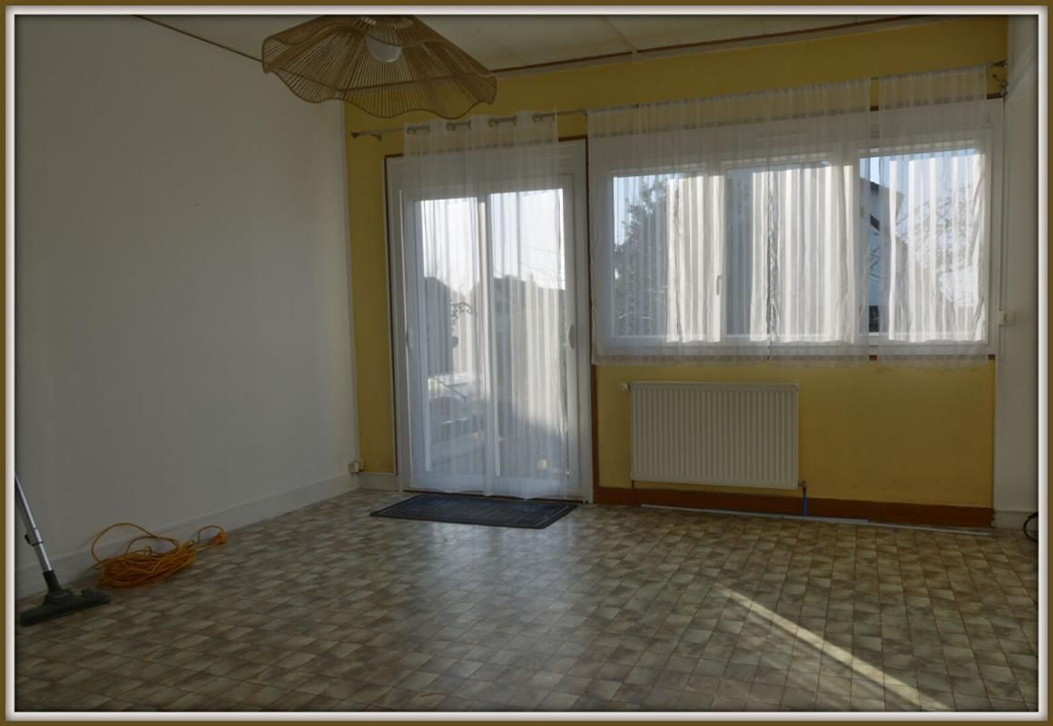 VARENNES-SUR-SEINE À VENDRE  Maison de plain-pied 73 m² avec garage et jardin 3