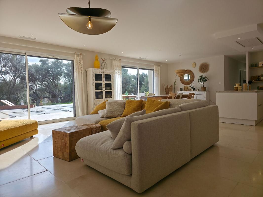 OLLIOULES Maison Ollioules 5 pièce(s) 164 m2 989000 EUR 4