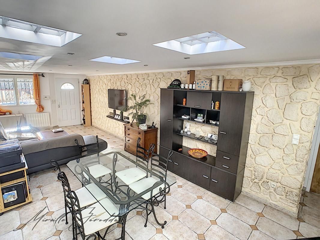 JONQUIERES-SAINT-VINCENT Jonquieres Saint Vincent maison en pierre 114m² avec terrasse et garage 4