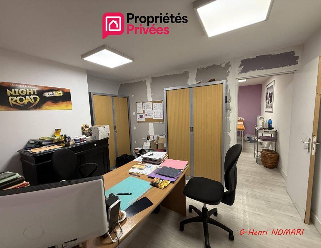 RETIERS Espace de commerce et bureau - centre ville de Retiers - 4 pièce(s) 70 m2 4