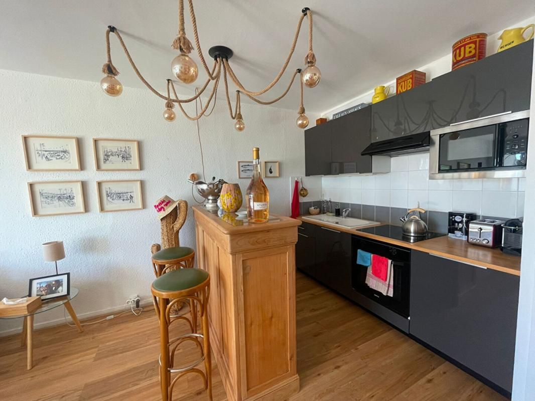 ARCACHON ARCACHON - AIGUILLON. Appartement rénové. 3 pièces. 48 m² 3