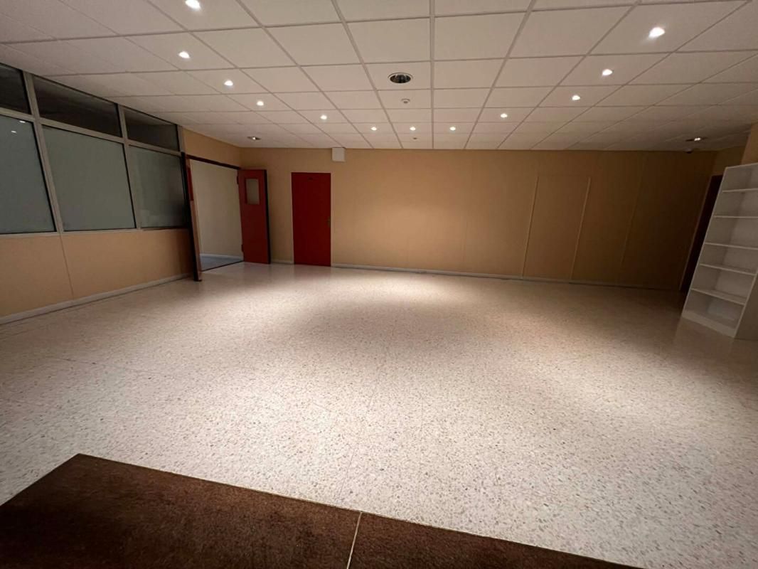 VERNEUIL-EN-HALATTE Parc Alata Bureau à louer entre 12 et 30m2 2