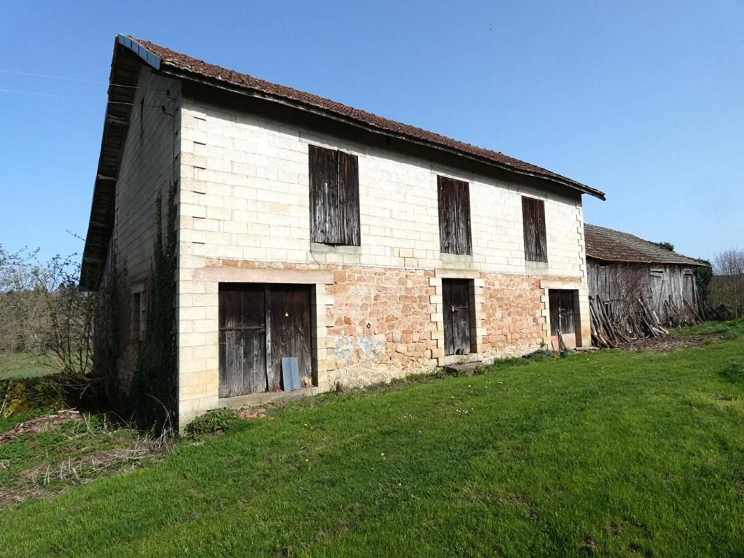 NAILHAC Maison Nailhac 160 m2 / 4 chambres / grange / hangar / terrain 1 hectare 4