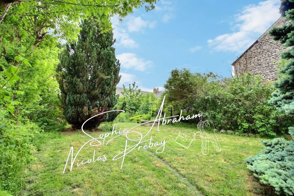 TOURY Authentique maison en pierre rénovée, charme, volumes et prestations de qualité 2