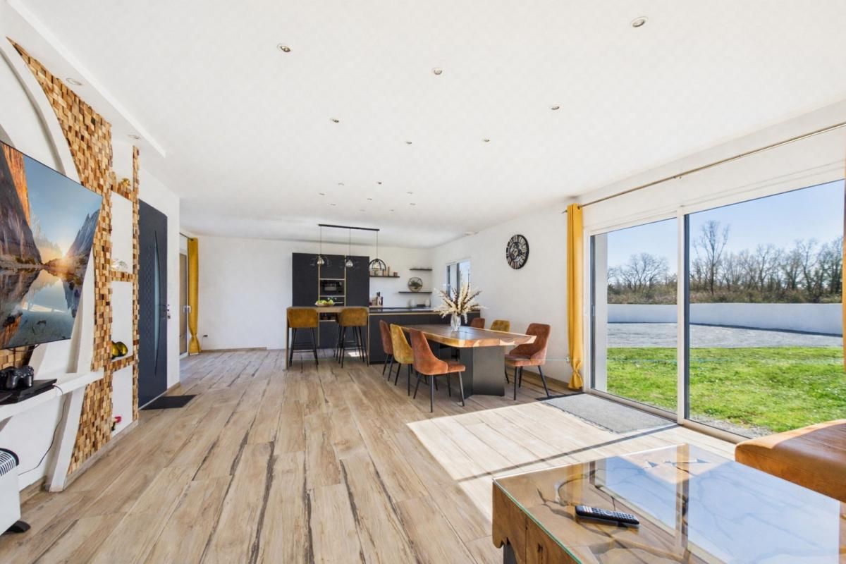 CIVRAY Maison neuve de plain-pied de 129 m 2 secteur Civray, 3 chambres , 1 studio , jardin 1