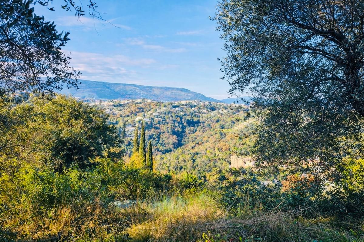 COLOMARS Terrain constructible à Colomars 750 m2, belle vue dégagée 1