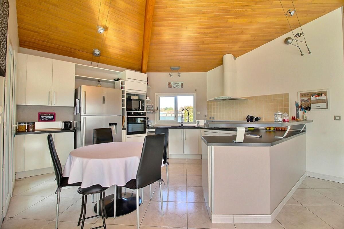 SAINT-ANDRE-DE-CUBZAC Maison familiale 165 M² ,5 chambres , terrain 2000 M², double garage 4