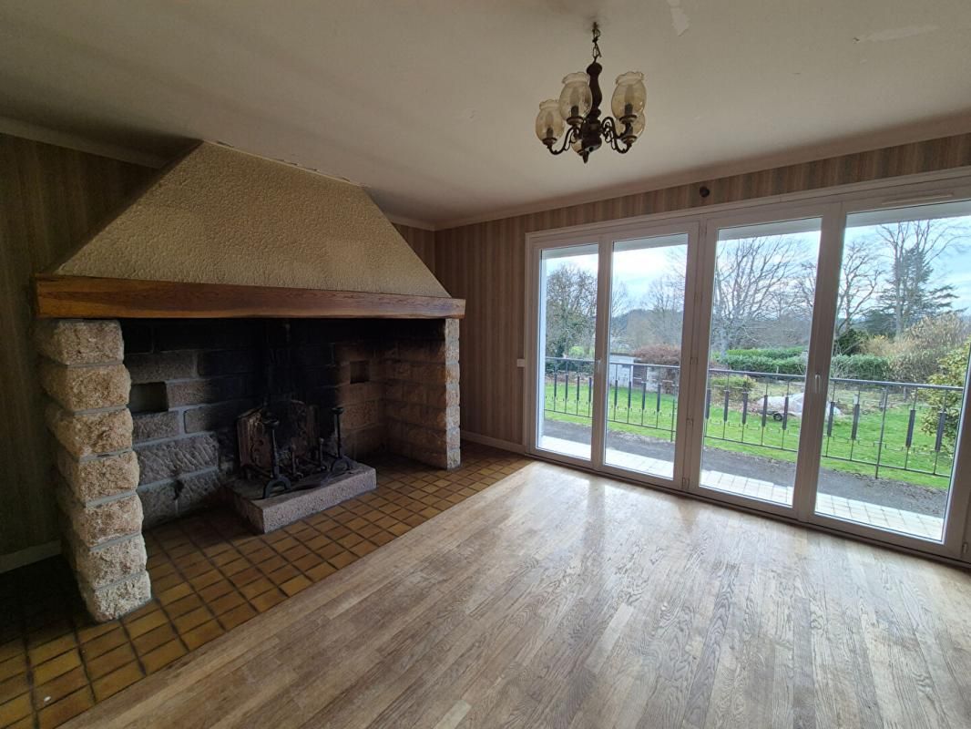 MONTAIGNAC-SAINT-HIPPOLYTE Maison Montaignac Sur Doustre 7 pièce(s) 204 m2 3