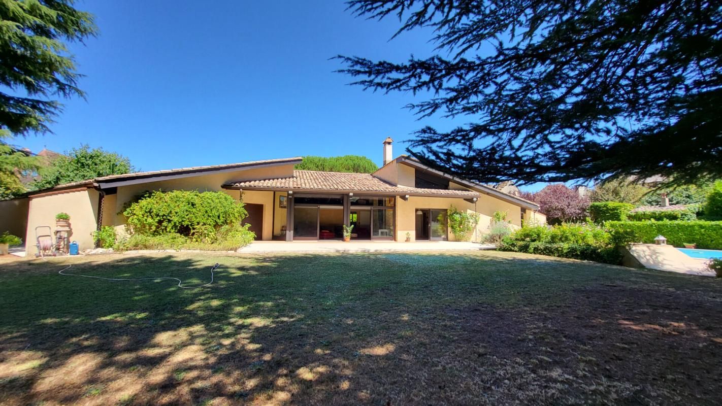 MUSSIDAN Mussidan centre ville Maison d'architecte 10 pièces, 290 m² habitables piscine parc de  3110m² 1