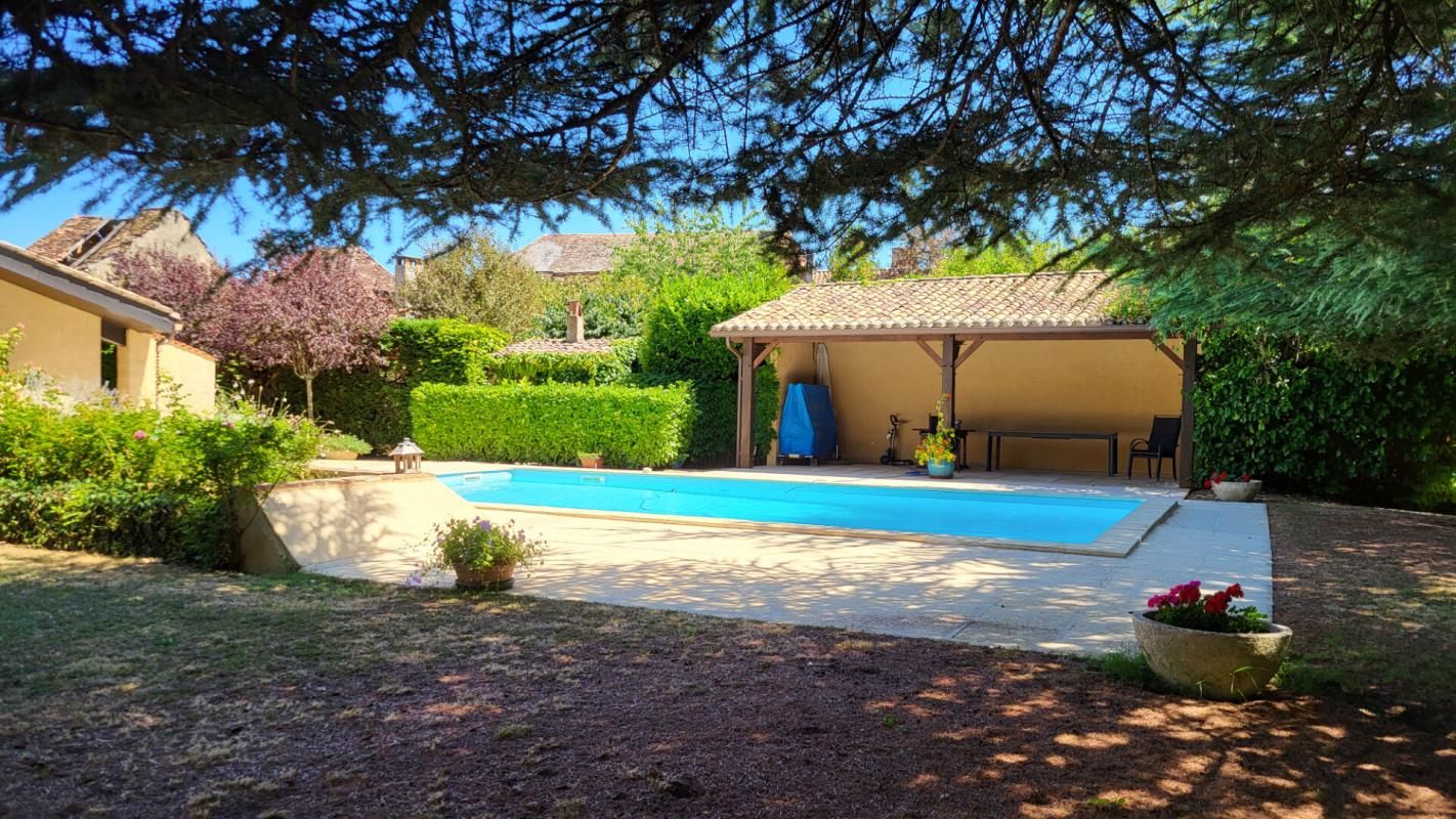 MUSSIDAN Mussidan centre ville Maison d'architecte 10 pièces, 290 m² habitables piscine parc de  3110m² 2