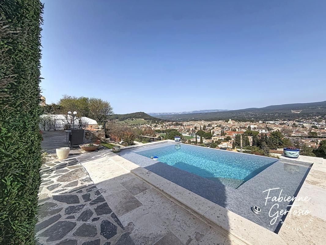 LE BEAUSSET ! Maison d'architecte de 204m2 avec vue panoramique